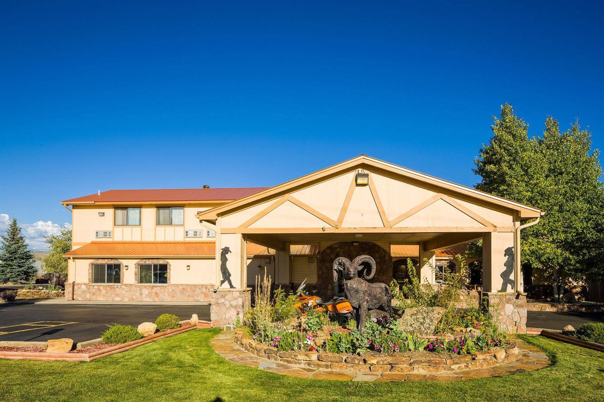 Alpine Inn & Suites Ганнисон Экстерьер фото